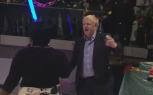 Телевизионният канал ITV News разкри нови подробности за скандално парти през април